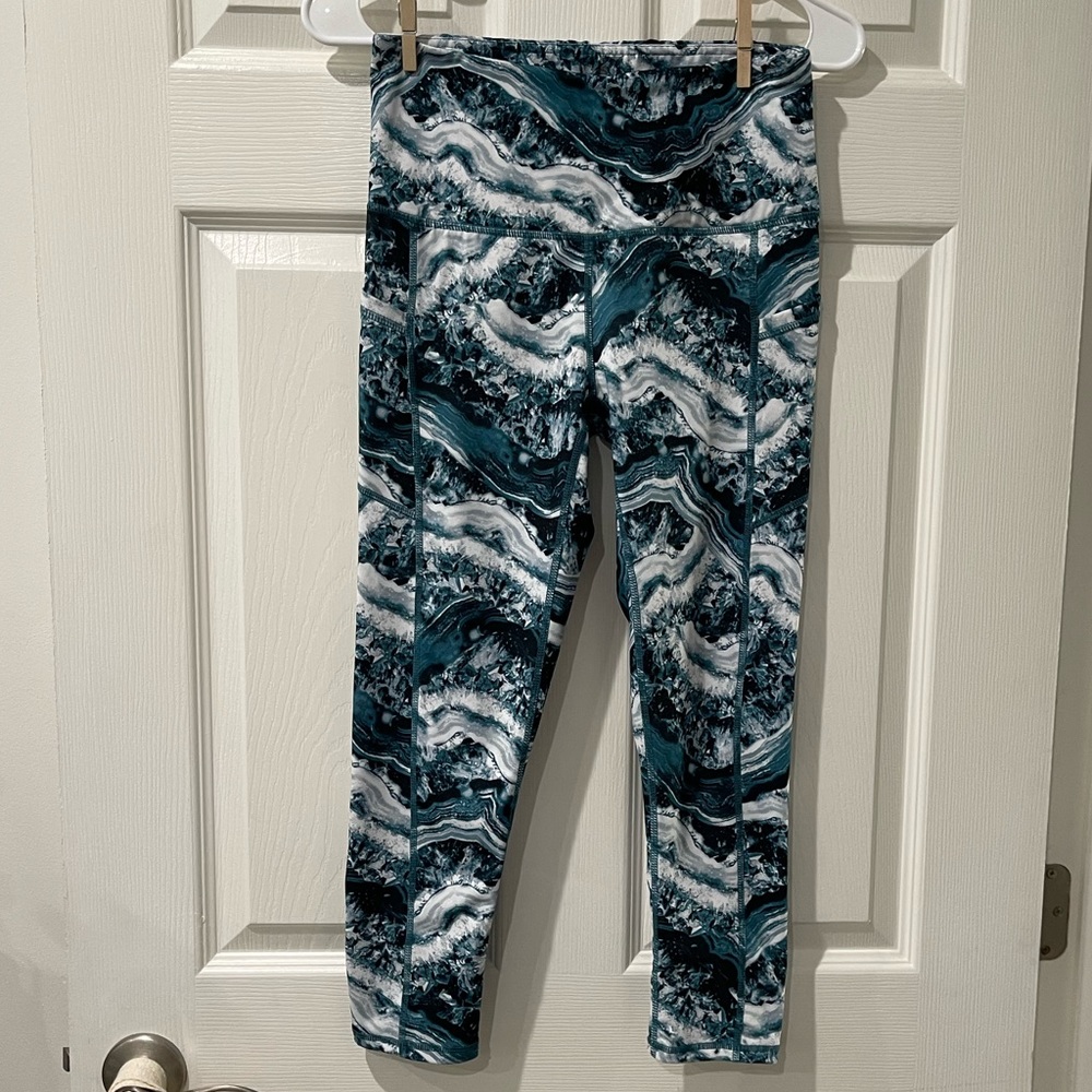 GAIAM crop legging with pocketS!!!